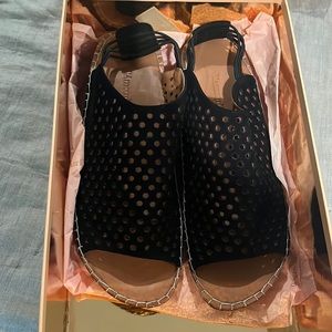 L’Amour DesPieds NWT 10M Black Nubuck Yizzy Sandals